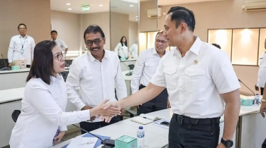 Intip Gaya Maskulin AHY di Hari Pertama Kerja Jadi Menteri ATR/BPN