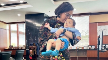Kedatangan Tamu Spesial, Potret Sri Mulyani Bersenang-senang Bersama Para Cucu di Kantornya