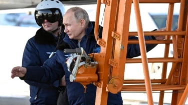 Aksi Keren Presiden Putin, Terbangkan Tu-160M Blackjack, Bomber Berkemampuan Nuklir
