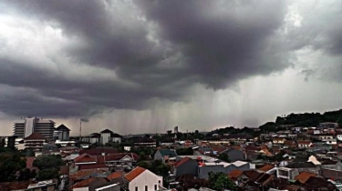 Cuaca Hari Ini - BMKG: Jawa Barat Berpotensi Hujan hingga Angin pada Sabtu, 24 Februari 2024