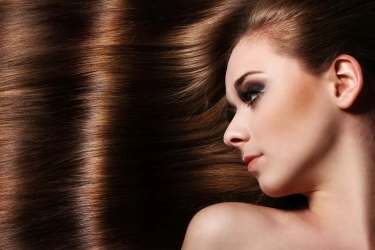 9 Tips Mendapatkan Rambut Berkilau Menurut Para Hairstylist, Salah Satunya Bisa Pakai Cuka Sari Apel