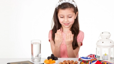 Tips Ampuh Untuk Orang Tua Ajarkan Anak Puasa, Jadi Persiapan Untuk Sambut Ramadan
