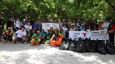 Gerakan Sosial IOA Berupa Pelajaran Renang Penyelamatan dan Bersih-bersih Sampah