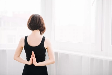 Pose Yoga Doa Terbalik, Ketahui Manfaat dan Cara Melakukan Pashchima Namaskarasana