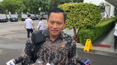 Terbiasa Sejak di Militer, AHY Gembol Ransel saat Rapat Perdana di Istana