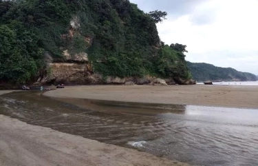 Dapat Rating Diatas Pantai Gemah dan Midodaren, Pantai Sine JLS Tulungagung Ramai Pujian di Google Maps