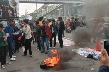 Guru Besar UNJ Hafid Abbas hingga sejumlah dosen Ikut Demo Turunkan Jokowi di Rawamangun