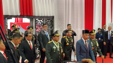 Sambut Kehadiran Jokowi, Prabowo Tampak Beda Kenakan Seragam Militer