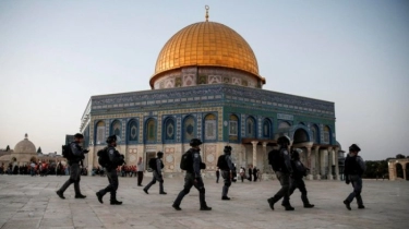Dijaga Pasukan IDF, Puluhan Pemukim Israel Serbu Masjid Al-Aqsa, Lakukan Ritual Talmud di Halaman