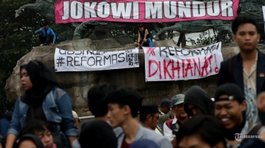 Dosen dan Mahasiswa UNJ Gelar Unjuk Rasa di Rawamangun, Ini Tuntutannya