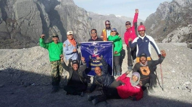 Pendaki Gunung Top Ranger And Mountain Pathfinder Rencanakan Pendakian Gunung Es