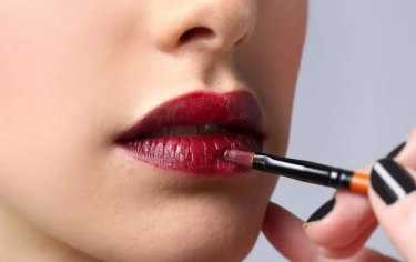 Hukum Memakai Lipstik Saat Puasa Ramadan Bisa Bikin Batal? Simak Kebenarannya