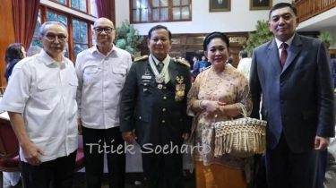 Bukan Branded, Titiek Soeharto Pakai Tas Rotan Handmade Saat Prabowo Syukuran Terima Pangkat Jenderal Kehormatan