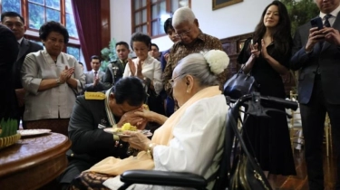 Ikut Foto Keluarga Prabowo di Syukuran Gelar Kehormatan, Pose Titiek Soeharto Jadi Sorotan