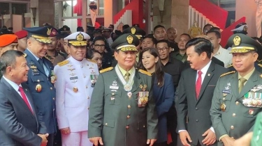 Saat Prabowo Subianto Angkat Dua Jempol dan Tersenyum Lebar