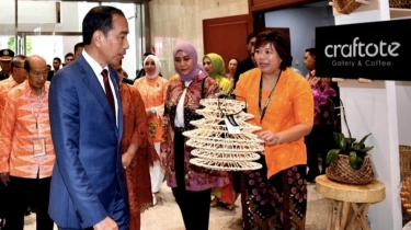 Presiden Joko Widodo Kunjungi Booth Jamkrindo di Pameran INACRAFT