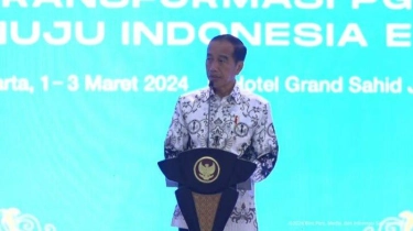 Seloroh Jokowi Tidak Bisa Menolak Undangan Guru