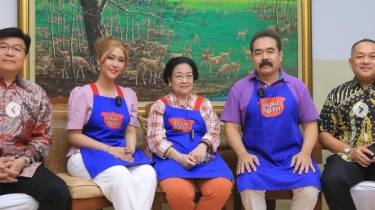 Penampilan Megawati Pakai Sandal Jepit Saat Masak Bareng Inul Daratista Bikin Salfok, Yang Lain Sepatu Branded