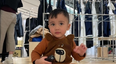 Rayyanza Tampil Gemas dengan Kostum Beruang, Terungkap Harga Sepatu yang Dikenakan