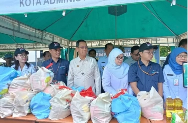 Pemprov DKI Salurkan Seribu Paket Sembako Murah di Cilincing Jakarta Utara