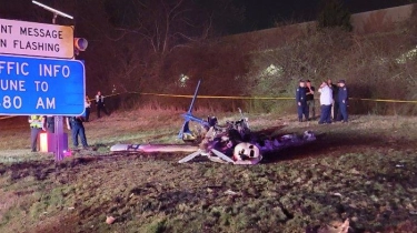Pesawat Jatuh dan Meledak di Dekat Jalan Raya AS, 5 Orang Tewas