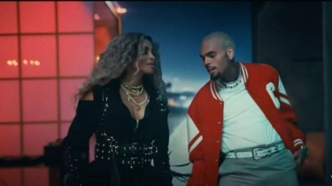 Lirik Lagu dan Terjemahan How We Roll - Ciara & Chris Brown: That's Just How We Roll
