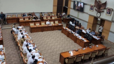 Momen Habiburokhman Disapa Calon Menkumham saat Rapat Komisi III DPR