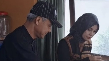 Momen Keluarga Ganjar Pranowo Makan Mi Ayam, Netizen Salfok Ekspresi Lesu Siti Atikoh: Balik Jadi Introvert