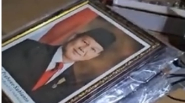 Yakin Presiden, Pengusaha Hiasan Cetak Duluan Frame Foto Prabowo-Gibran untuk Dipajang