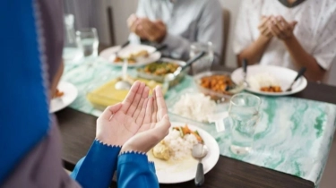 6 Bacaan Latin Niat Puasa Ramadhan Beserta Arti dan Penjelasannya