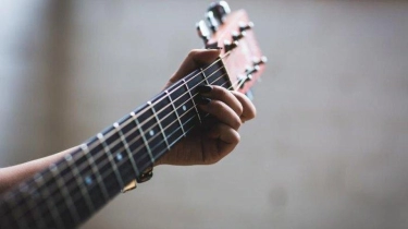 Chord Gitar Lagu Mendua - Astrid: Intro Lagu dari Kunci Am, Kau Putuskan Tuk Mendua