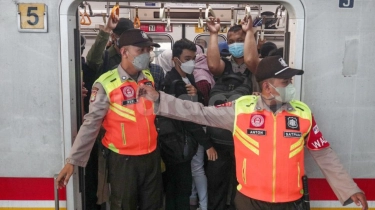 Penumpang Boleh Berbuka Puasa di KRL, Tapi Perhatikan Aturan Ini