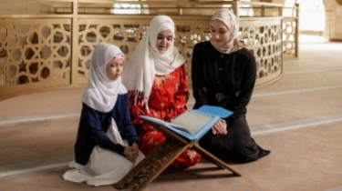 Perbanyak Membaca Al-Qur'an di Bulan Ramadan, Kapan Waktu Utama yang Dianjurkan?