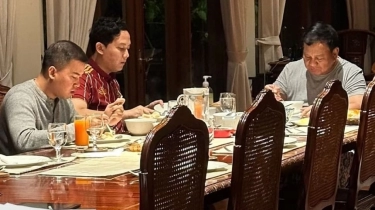 Potret Prabowo Subianto Sahur Pertama Bareng Sekprinya Beredar, Netizen Malah Sedih Padahal Menunya Pasti Mewah