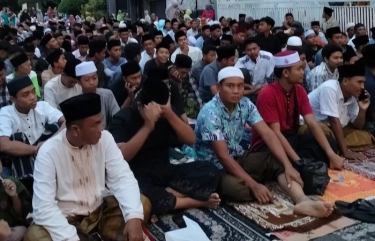 Kumpulkan Warga Sumenep, Said Bagi-bagi Sodaqoh Ramadhan