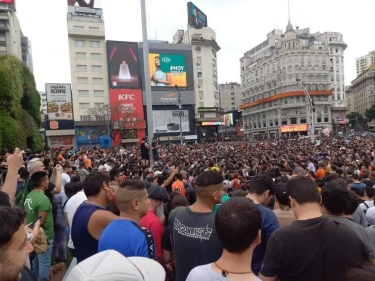 Ribuan Penggemar Dragon Ball Berkumpul di Buenos Aires Kenang Sosok Akira Toriyama
