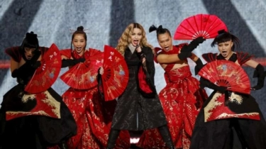 Madonna Dikecam Usai Tegur Penggemar Difabel di Konsernya: Mengapa Kamu Duduk?