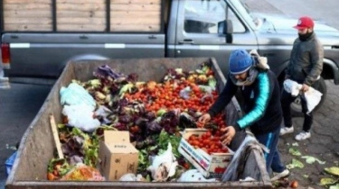 Inflasi Turki 67 Persen, Argentina 250 Persen, Warga Rela Pungut Makanan dari Tong Sampah