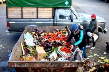 Miris! Krisis Ekonomi di Argentina Sebabkan  Warganya Rela Mulung dan Mencari Makan di Tempat Sampah