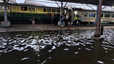 Banjir Kepung Kota Semarang, Lobi Hingga Rel Kereta Kereta Bak 'Kolam Ikan'
