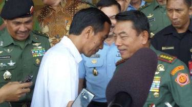 Jokowi Ambil Alih Golkar? Rocky Gerung: Cara Politik Busuk Kayak Moeldoko