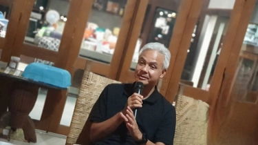 Publik Soroti Momen Ganjar Pranowo dan Siti Atikoh Berangkat Tarawih: Cocok jadi Rakyat Pak