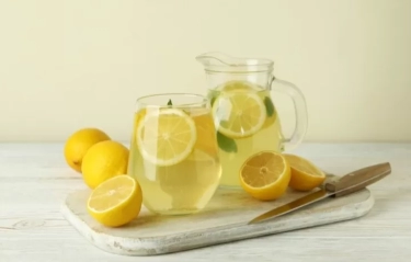 Keajaiban Minum Air Lemon Hangat di Pagi Hari: 9 Manfaat Luar Biasa yang Harus Anda Ketahui