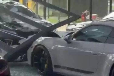 Mabuk-mabukan Berujung Tabrak Porsche di Dalam Showroom PIK 2, Pengemudi Xpander jadi Tersangka