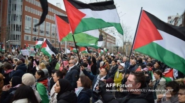 Museum Holocaust Dibuka di Belanda dengan Aksi Demonstrasi Oleh Kelompok Yahudi dan Pro Palestina