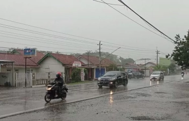 Alasan Mengapa Pentingnya Mengendarai Mobil Perlahan saat Hujan Menurut Dokter Mobil Indonesia