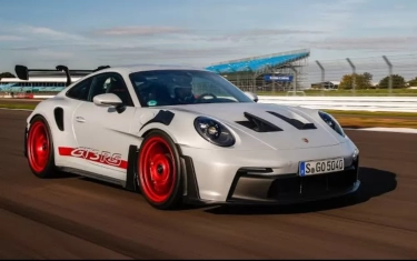 Perbandingan Harga Dua Mobil yang Terlibat Tabrakan Viral di PIK, Harga Porsche GT3 RS Setara dengan 28 Unit Xpander!