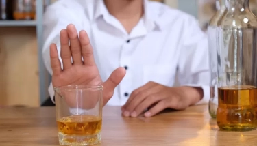 Wajib Tahu!  5 Manfaat Berhenti Minum Alkohol untuk Kesehatan Tubuh, Penjelasan oleh dr. Nova Veronika