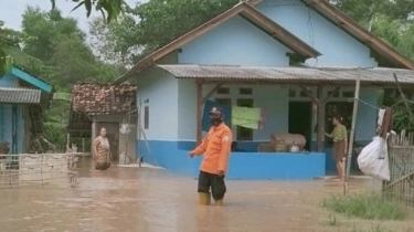 Diguyur Hujan Lebat Beberapa Hari Terakhir, Ribuan Rumah di Karawang Terendam Banjir