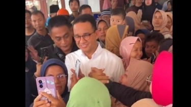 Kunjungi Korban Banjir Padang, Anies Baswedan Diminta Jadi Gubernur Sumbar